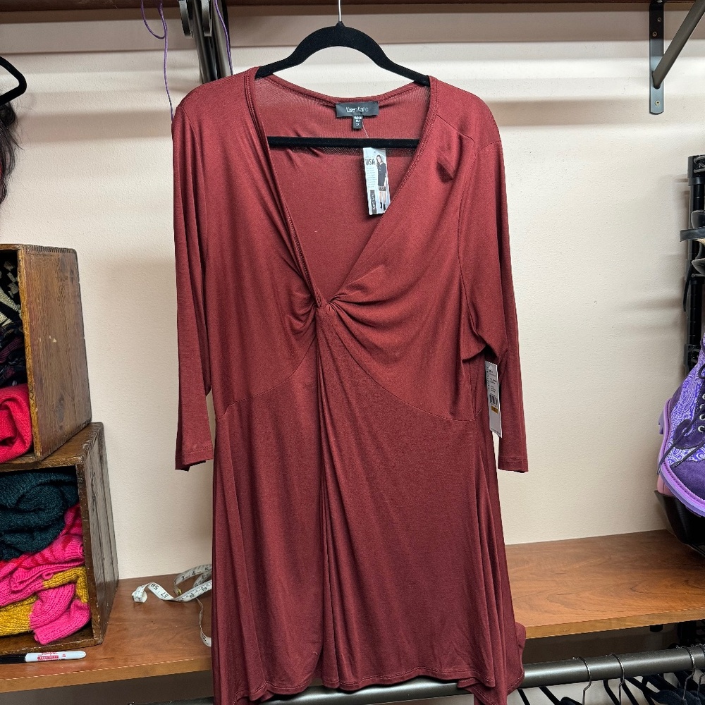 Karen Kane Burnt Red Twist Front Top, size 3x NWT